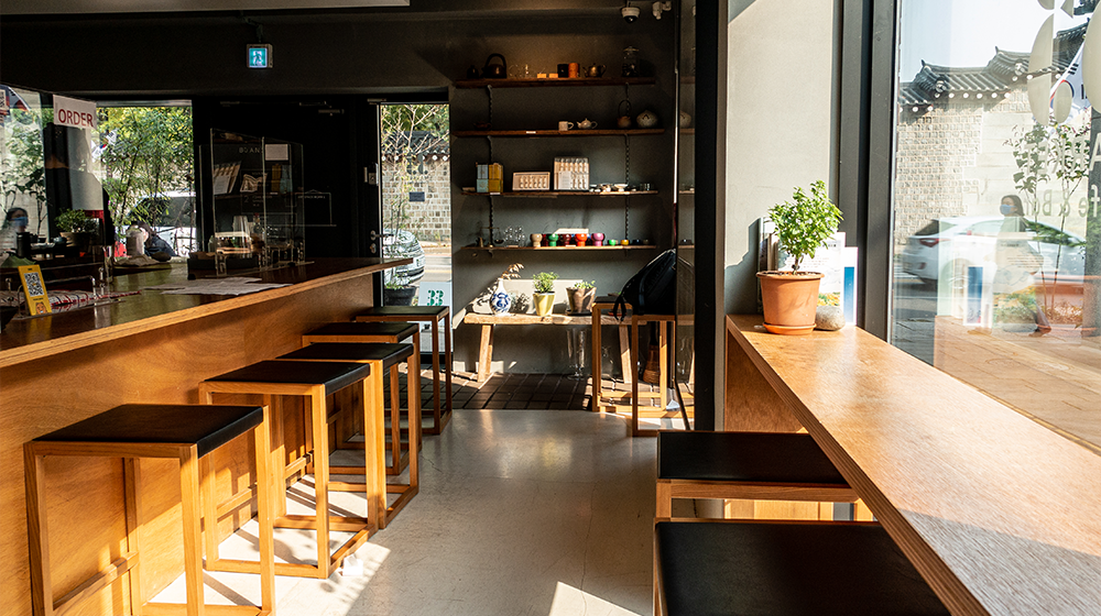 Tongui-dong Boan Inn Cafe Interior