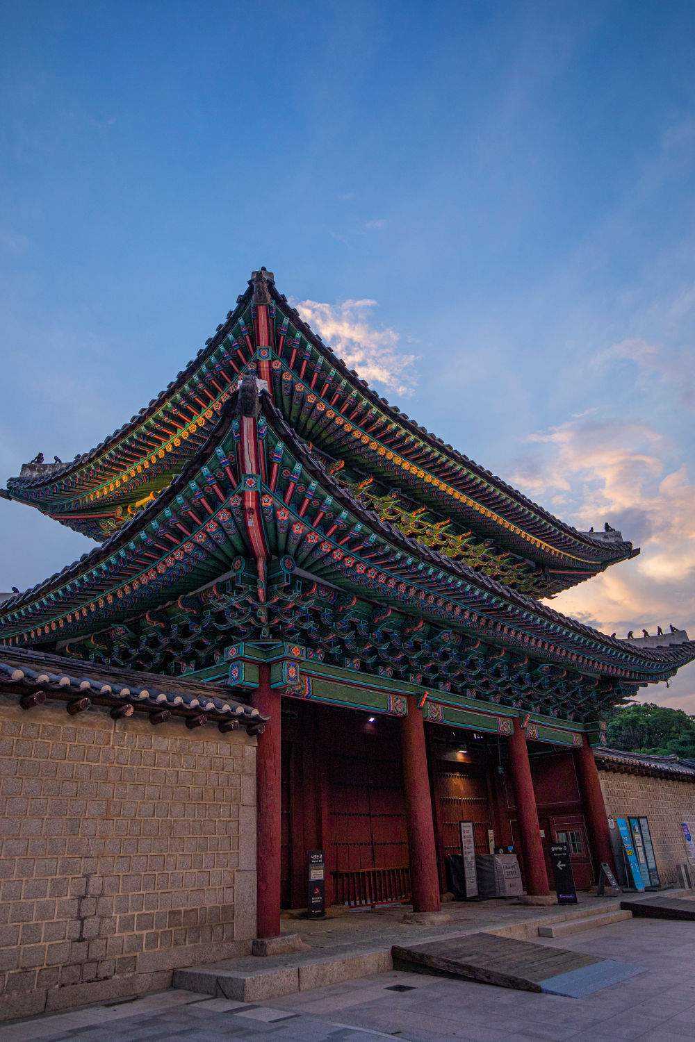 The queen’s night outing in Changgyeonggung Palace