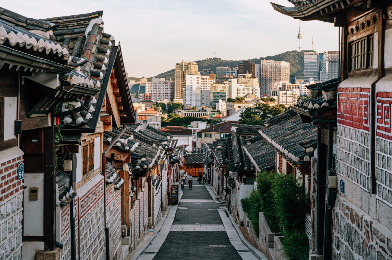 bukchon hanok village free walking tour