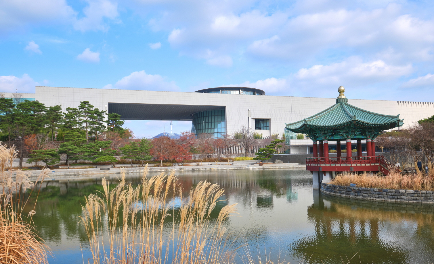 国立中央博物館屋外庭園,石仏,石塔庭園,ミル滝,普信閣の鐘,コウル(鏡